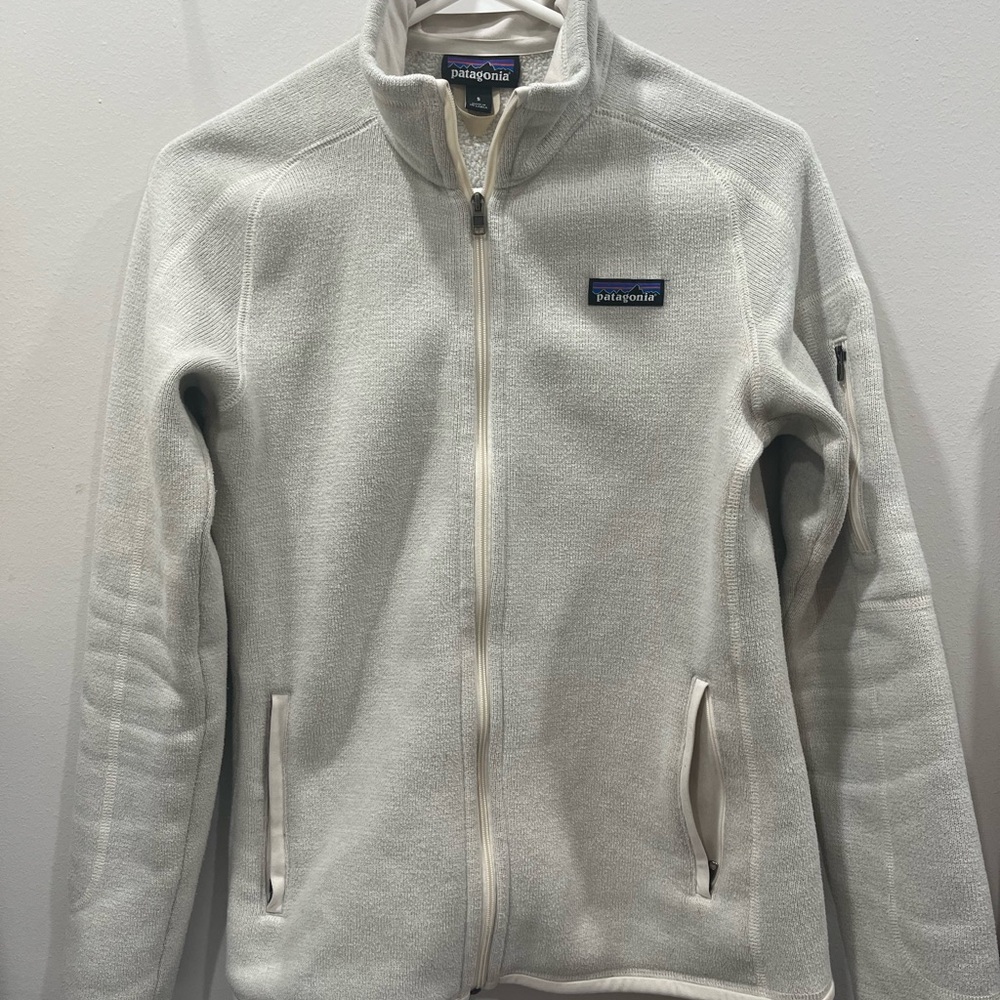 Patagonia women’s zip up jacket- cream